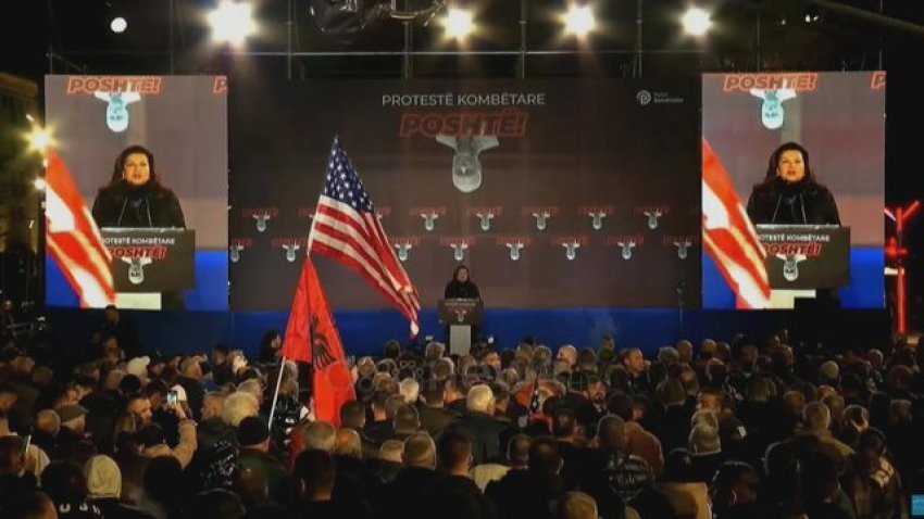 aktorja rajmonda bulku cel protesten mos e braktisni kete vend te bekuar 6998ab7540d85