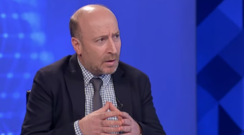 Bërxuli  Dosjet e Epstein po përdoren për luftë politike