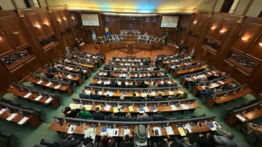 betohen 20 deputete te rinj ne kuvend 698e27b082c59