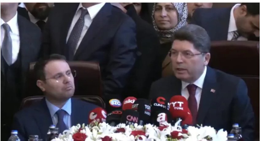 bezdisja ishte e dukshme karrigia e ministrit te ri te drejtesise te turqise shkakton incident ne ceremonine e dorezimit te detyres 698d7e112dda1