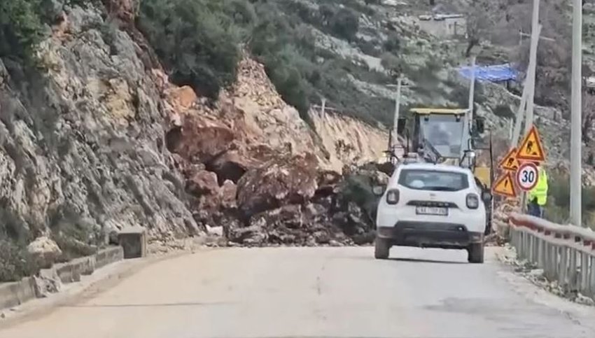 bllokohet aksi rrugor ne dalje te tunelit te llogarase autoritetet thirrje qytetareve te tregojne kujdes 6990cac8e2dfc