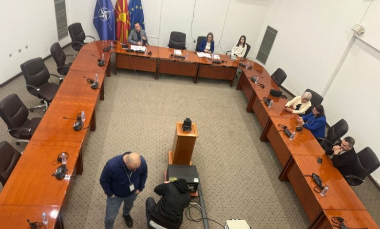 deputetet e vlen it mbeshtesin rezoluten per kreret e uck se ne komisionin per pune te jashtme 69983292b9aa5