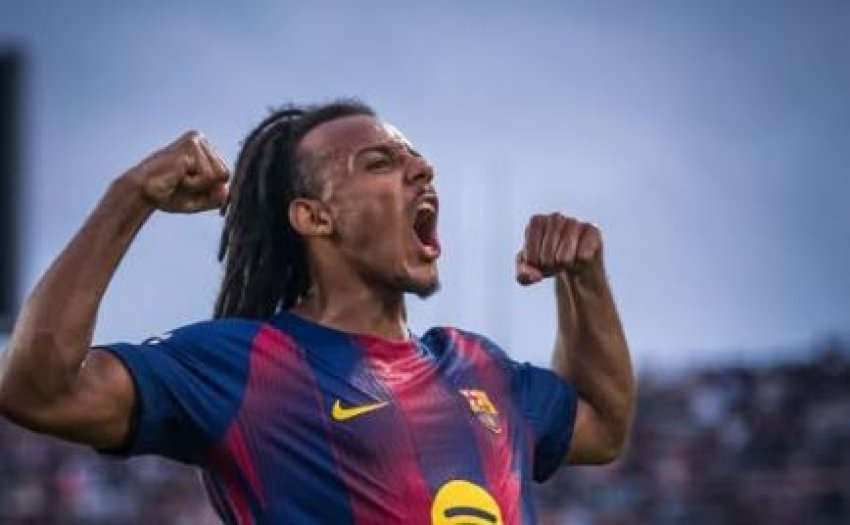 Jules Kounde me valixhe në duar 6 jules kounde me valixhe ne duar 699252c546ef3