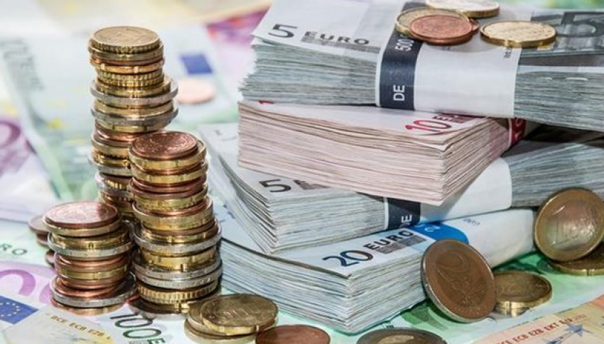 Këmbimi valutor sot/ Sa blihet dhe shitet euro e dollari? Çfarë ndodh me monedhat e tjera 1 kembimi valutor sot sa blihet dhe shitet euro e dollari cfare ndodh me monedhat e tjera 697efe556c53c