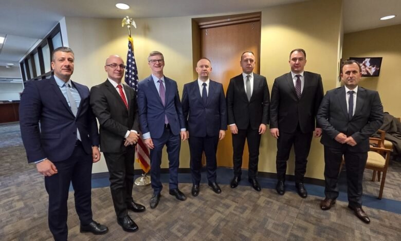 kryeparlamentari gashi takohet me daniel j lawton ne departamentin e shtetit 69838ae39409f