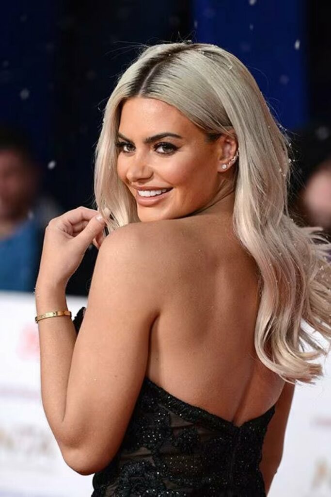 megan barton hanson shkelqen me foto te reja ndersa tregon stilin e saj 69843c36d3ba5