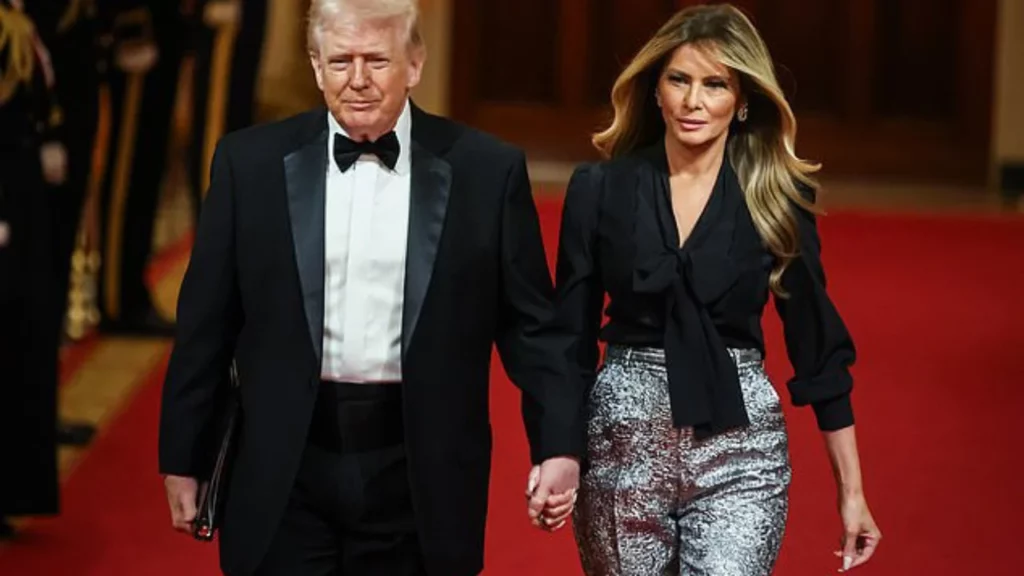 Melania Trump kritikohet për veshjen në darkën e guvernatorëve 3 melania trump kritikohet per veshjen ne darken e guvernatoreve 699f028bc0a0c