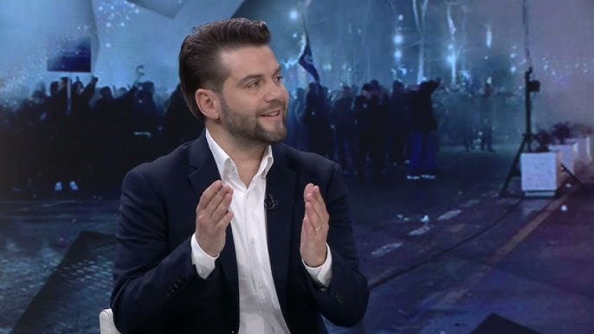 Muçollari  Policia përdor skenar të përsëritur  mjeti me ujë i drejtohet qëllimisht Berishës