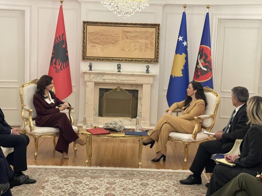 Presidentja Osmani pret në takim ministren e Jashtme të Shqipërisë 3 presidentja osmani pret ne takim ministren e jashtme te shqiperise 699edaaedaac1