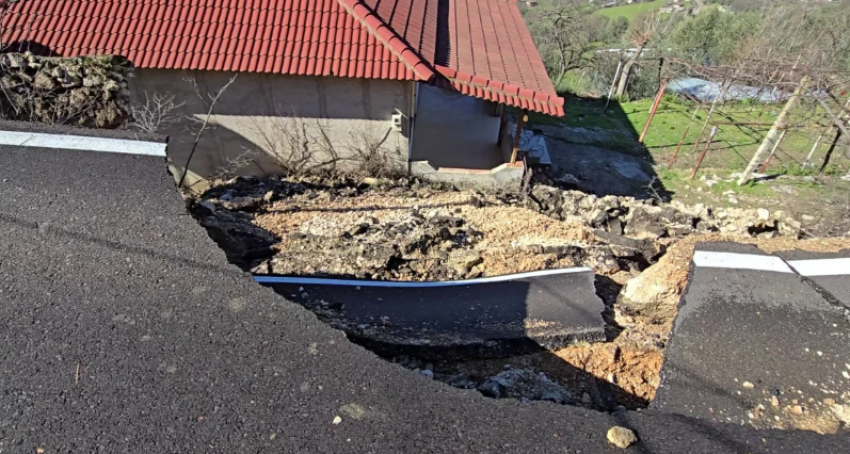 shembet segmenti rrugor prej 20 metrash ne usoje te mallakastres 6995a03490868