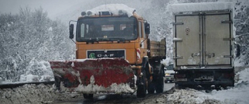 Shfuqizohet ndalesa për qarkullimin e automjeteve të rënda në rrugën Gostivar-Strazhë 3 shfuqizohet ndalesa per qarkullimin e automjeteve te renda ne rrugen gostivar strazhe 6994b4e391a6b