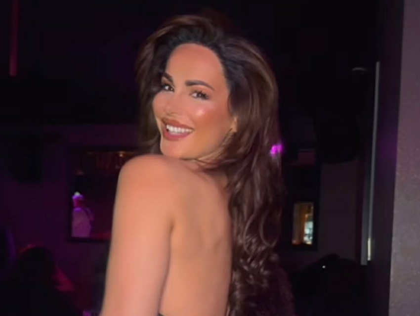 Xhuli e ‘djeg’ atmosferën në Londër, shfaqet me një vallëzim provokues 4 xhuli e djeg atmosferen ne londer shfaqet me nje vallezim provokues 699addfc30602