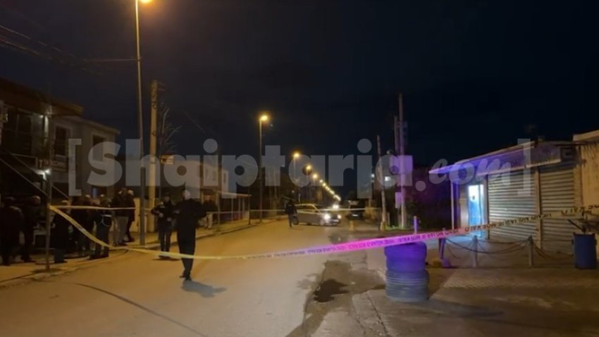 Zbardhen detaje nga plagosja e Sokol Dacit mbrëmjen e së dielës në Lezhë, brenda berberhanes ishin një polic dhe një anëtar i fisit Nikulaj 2 zbardhen detaje nga plagosja e sokol dacit mbremjen e se dieles ne lezhe brenda berberhanes ishin nje polic dhe nje anetar i fisit nikulaj 69804fd6cbf1e