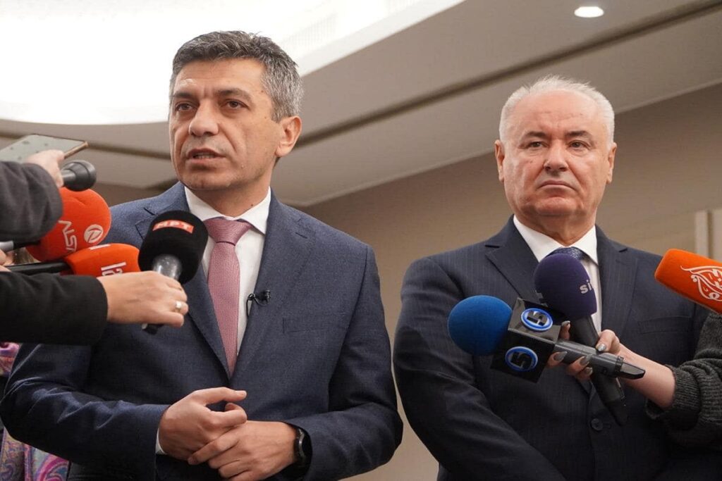 Ziberi kritikon Kostadinoskin: Si mund të lejohet anglishtja, por jo shqipja në SMS-të e gjobave? 2 MEXHITI DHE ZIBERI