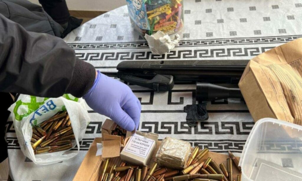 Bastisje në Gostivar! Kapet drogë, armë dhe municion 3 bastisje ne gostivar kapet droge arme dhe municion 69cb9e2cea82a