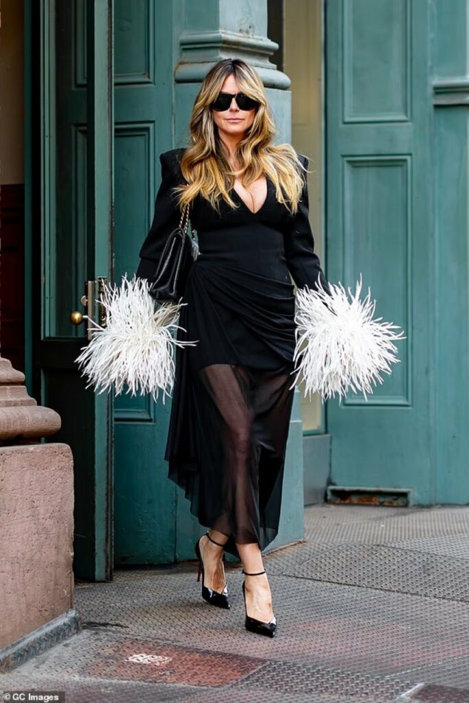 heidi klum rikthehet me nje fushate te guximshme lingerie 69b180ad5f626