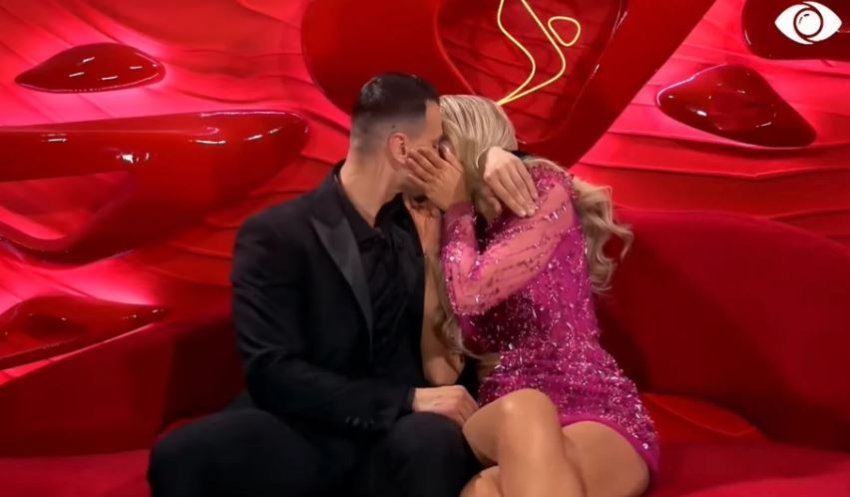 jam munduar ti mbaj distance mateo dhe brikena ne dhomen e rrefimit perjetojne puthjen e tyre te pare 69c34bf699723