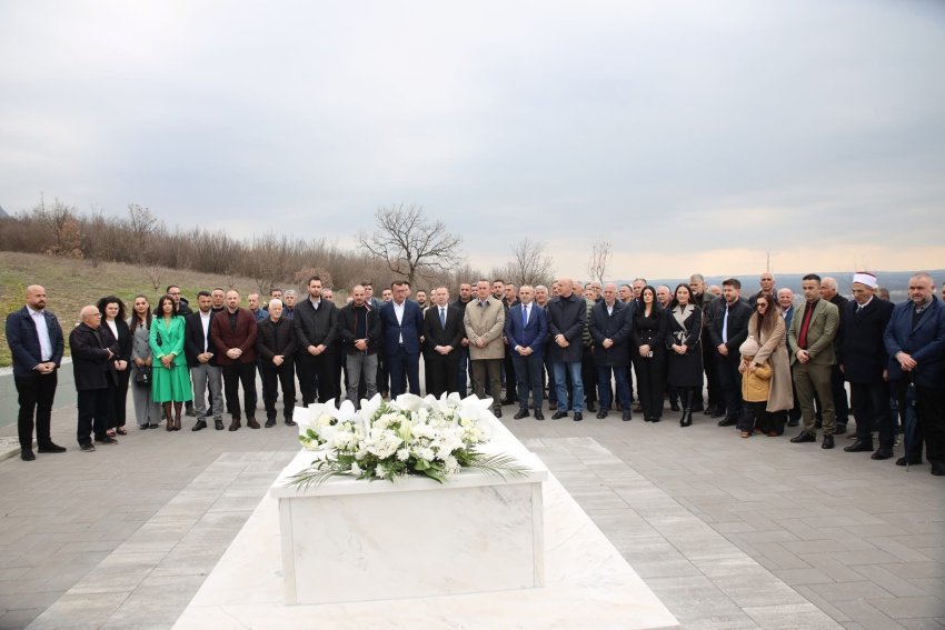 ldk ben homazhe te varri i ish kryetarit te istogut haki rugova 69aeb0f548040