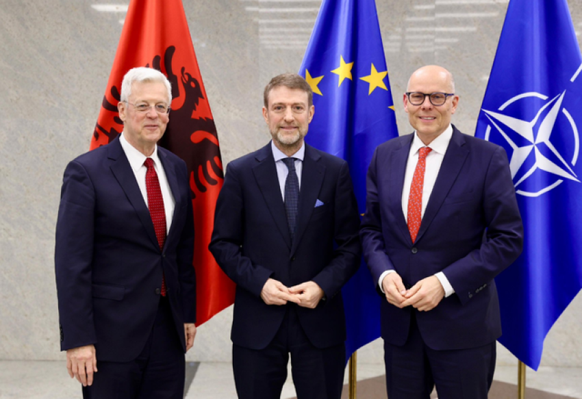 ministri i jashtem krah anetarit te bundestag peter beyer hoxha mirenjohje per mbeshtetjen gjermane per rrugetimin tone drejt be se 69adcd54c3eaf