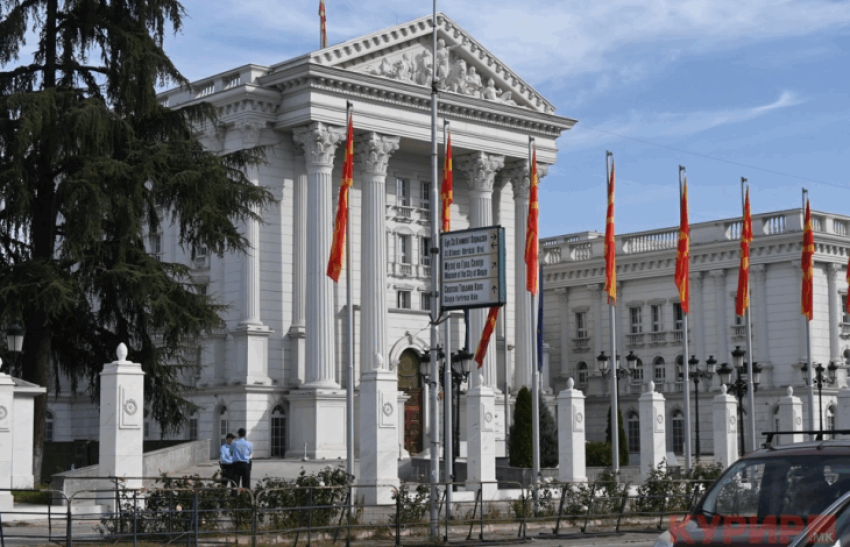 Qeveria nesër pritet të miratojë masa emergjente për rritjen e çmimeve të karburanteve 3 qeveria neser pritet te miratoje masa emergjente per rritjen e cmimeve te karburanteve 69bee6170143e