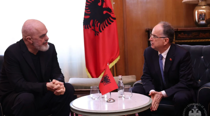 Rama takon Begajn/ I dorëzon propozimet për ndryshimet në qeveri, pritet dekretimi dhe votimi në Kuvend 3 rama takon begajn i dorezon propozimet per ndryshimet ne qeveri pritet dekretimi dhe votimi ne kuvend 69a5721496520