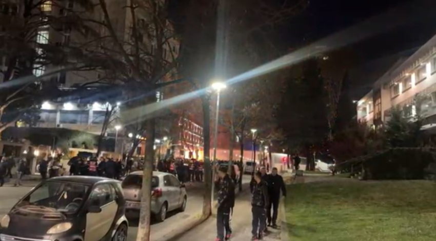 Sulmi me molotovë dhe përplasjet me policinë, blutë nisin shoqërimet e para të protestuesve 3 sulmi me molotove dhe perplasjet me policine blute nisin shoqerimet e para te protestuesve 69c04225cbc5e