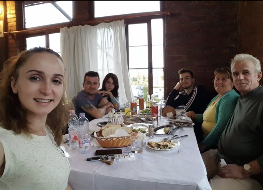 termeti tragjik i nentorit i mori 7 anetaret e familjes zemra e albert cares nuk e duroi me dhimbjen dhe ndaloi se pushuari 69ac7b6249821