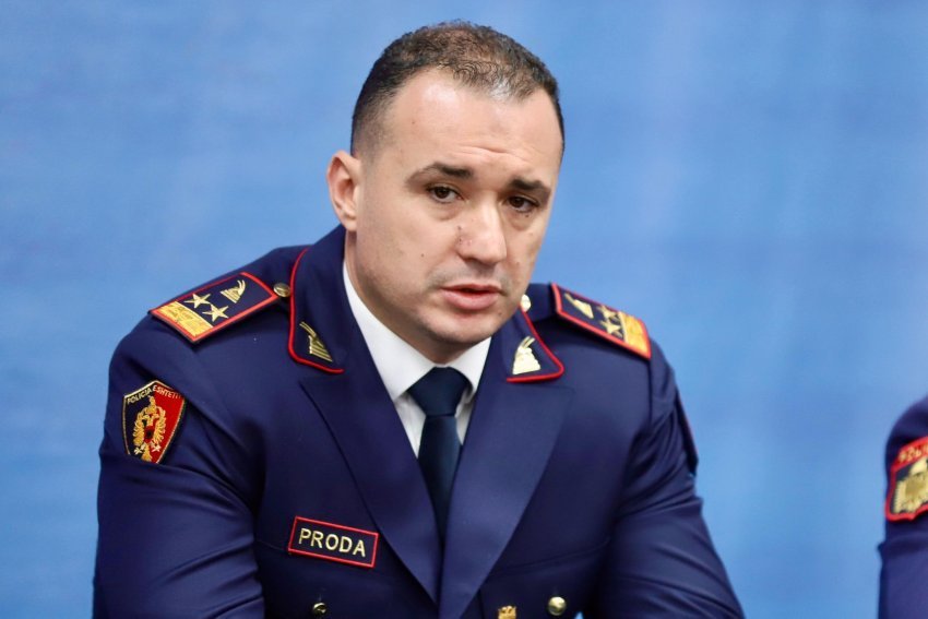 U shkarkua apo dha dorëheqjen Ilir Proda? Artan Hoxha: U detyrua, ja kush ia preu mandatin 3 u shkarkua apo dha doreheqjen ilir proda artan hoxha u detyrua ja kush ia preu mandatin 69a8c0619fb2a