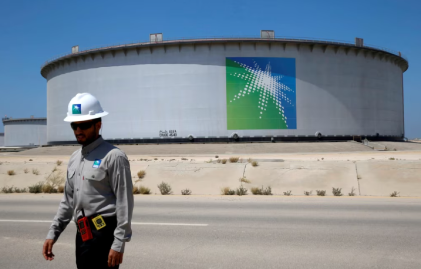 Zjarr në rafinerinë shtetërore të naftës në Arabinë Saudite 1 zjarr ne rafinerine shteterore te naftes ne arabine saudite 69a5714a7d9a4