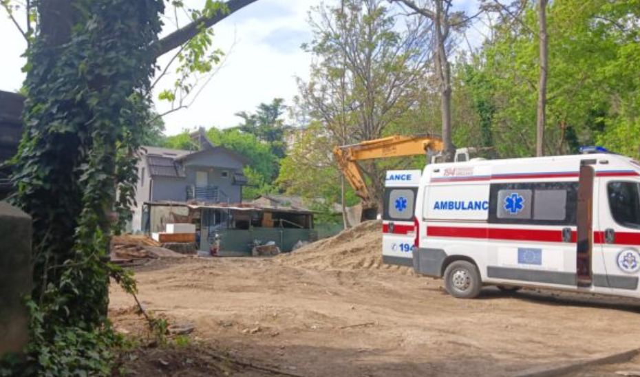 2 punetore ndertimi i ze dheu nga shembja 69eb260f3a3ef