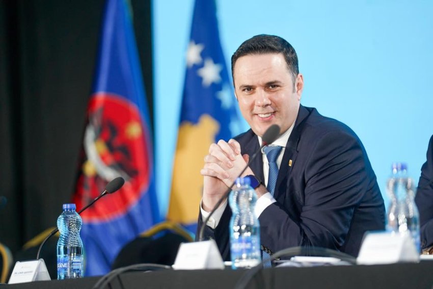 abdixhiku nis takimet per perbashkimin e madh takohet me qytetaret ne viti 69cf88b59b2d7