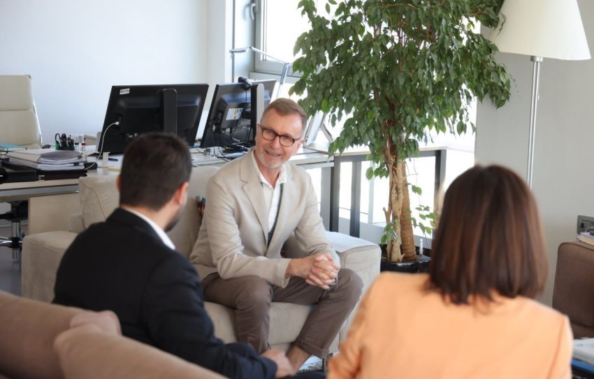 Ambasadori i BE takon Lapajn dhe Qorin: Reforma Zgjedhore ka rëndësi, çdo votë e hedhur duhet të ketë të njëjtën peshë 3 ambasadori i be takon lapajn dhe qorin reforma zgjedhore ka rendesi cdo vote e hedhur duhet te kete te njejten peshe 69d7e31f2a592