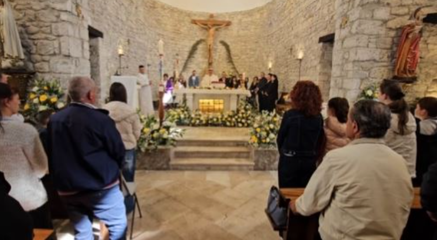 Besimtarët katolikë në Durrës kremtojnë Pashkët, festa e shpresës dhe paqes në kishat katolike dhe ungjillore 3 besimtaret katolike ne durres kremtojne pashket festa e shpreses dhe paqes ne kishat katolike dhe ungjillore 69d22ca2f3cde