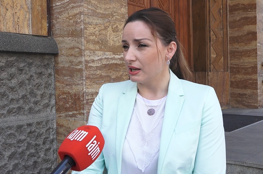 Dauti: Ky nuk ishte presioni i parë ndaj meje si deputete, më kanë ftuar edhe në gjykatë! (VIDEO) 3 dauti ky nuk ishte presioni i pare ndaj meje si deputete me kane ftuar edhe ne gjykate video 69d959cee5110