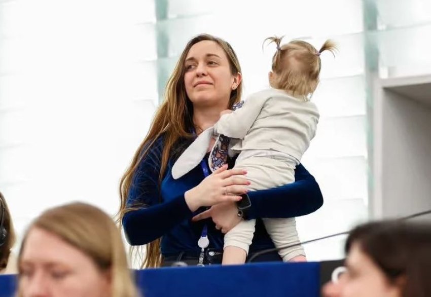 Deputetet e PE së me foshnje mund të delegojnë votën  por vetëm gratë