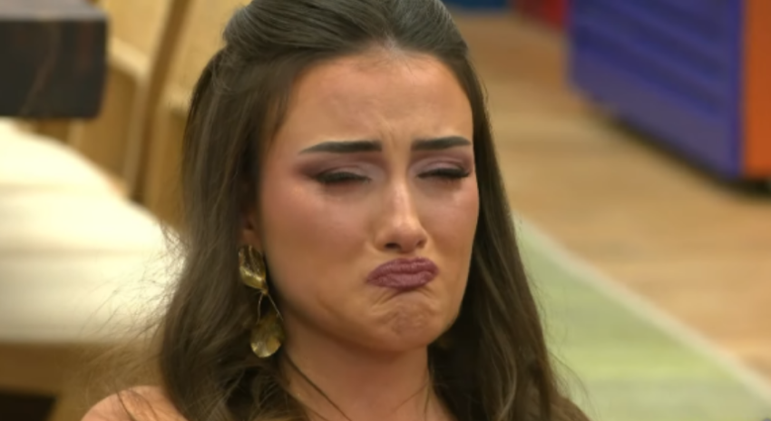 E la për dashurinë jashtë  por mbeti vetëm   Vanesa shpërthen në lot pas vendimit të Indrit