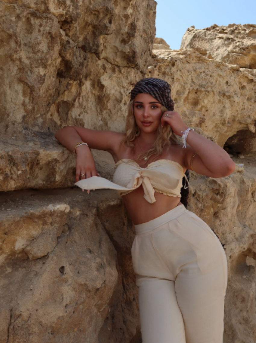 elijona binakaj me te tjera poza atraktive nga pushimet ne egjipt 69f064e32b7e9