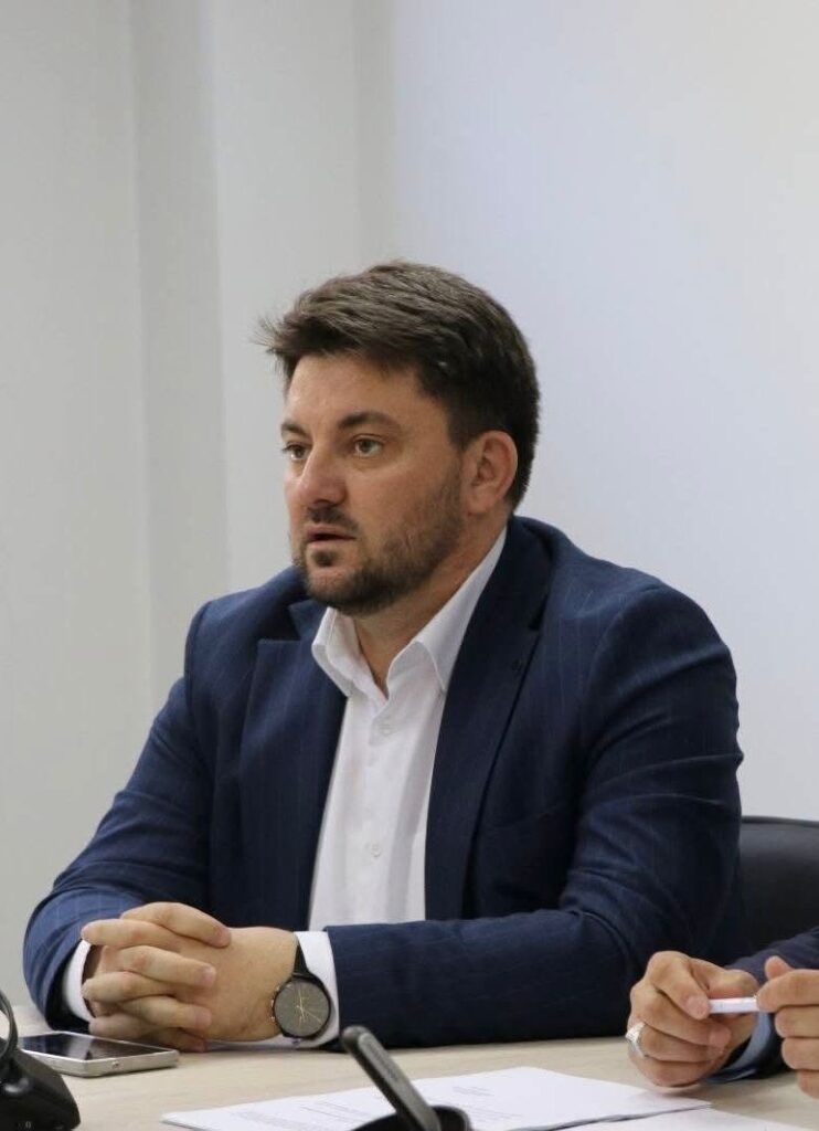 Elmazi siguron: Këtë vit asfaltohet rruga drejt Matkës 3 elmazi siguron kete vit asfaltohet rruga drejt matkes 69d975eda8dda