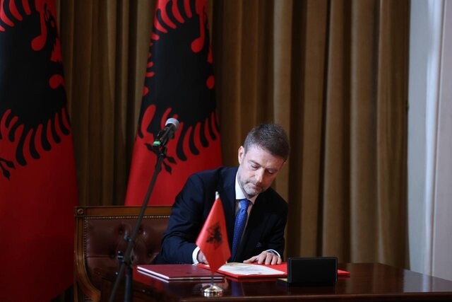 hoxha u pergjigjet akuzave politika e jashtme nuk behet me whatsapp shqiptaret ne rmv jane faktor shtetformues 69ee014fe972f