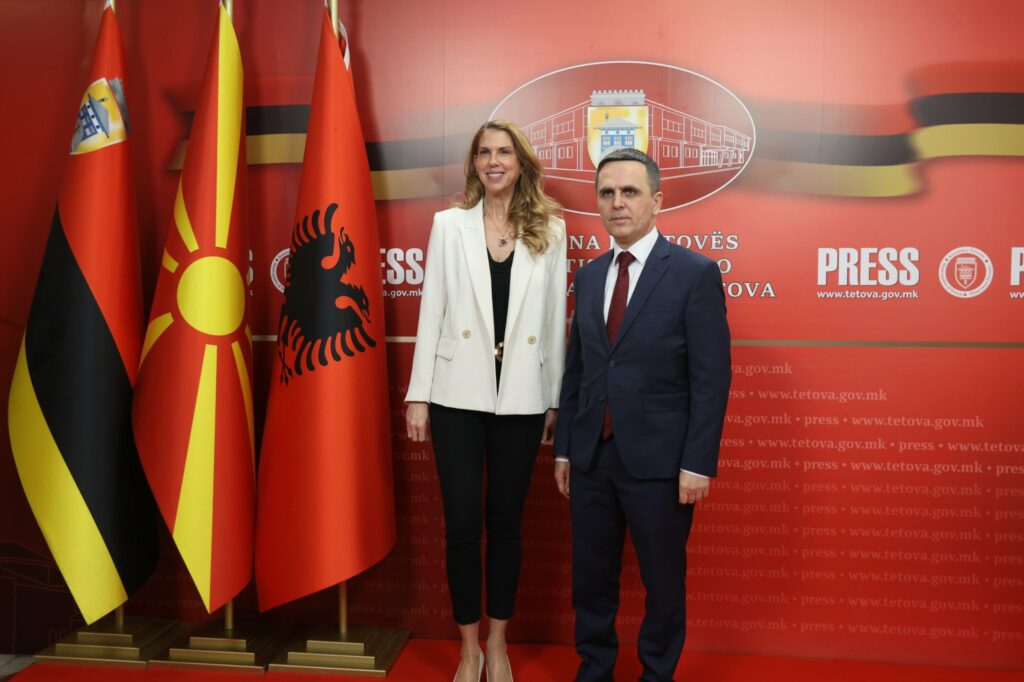 kasami bisedon me diplomaten amerikane per komunen decentralizimin e partneritetin 69d3db91e4653