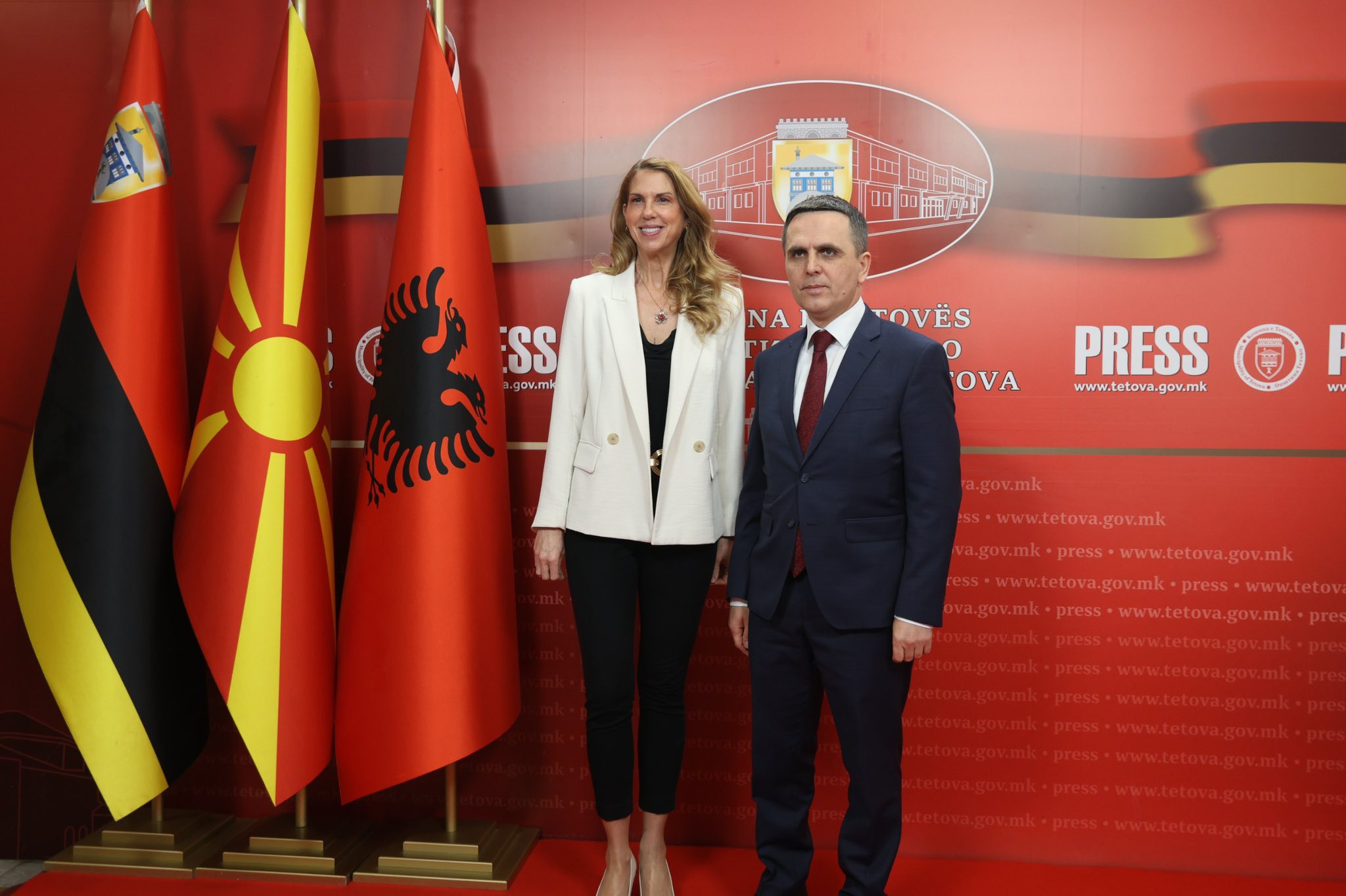 Kasami bisedon me diplomaten amerikane për komunën, decentralizimin e partneritetin 1 kasami bisedon me diplomaten amerikane per komunen decentralizimin e partneritetin 69d3db91e4653