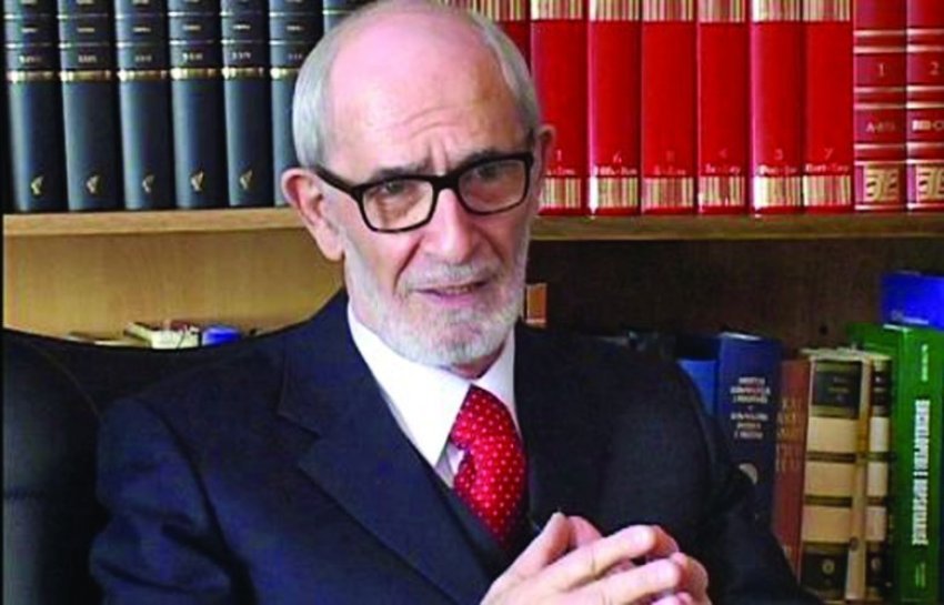 kraja me vdekjen e qosjes perfundon epoka e idealisteve te medhenj 69ea1ef673bf4