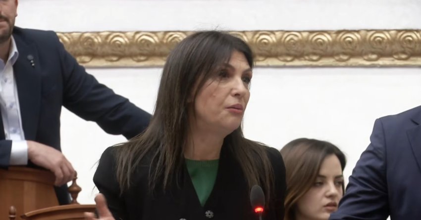 kur nje burre provokon me te vdekurit dhe kapet vetem me grate topalli peleshit kapeni prej zhelesh e nxirreni jashte ballen 69ce705eeaa7e