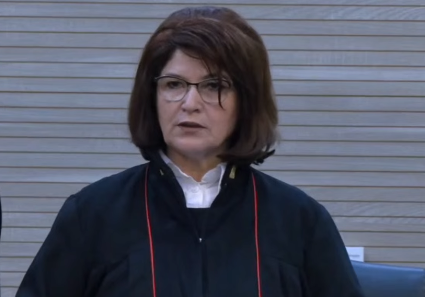 kush eshte gjyqtarja qe me plot goje shqiptoi denimin per vrasesit e liridona ademajt 69e77bf5dc44c