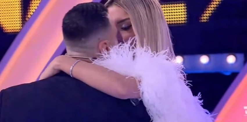 mateo surprizohet nga babai ne studio ritakohet edhe me brikenen ne finalen e madhe 69e3fa785924c