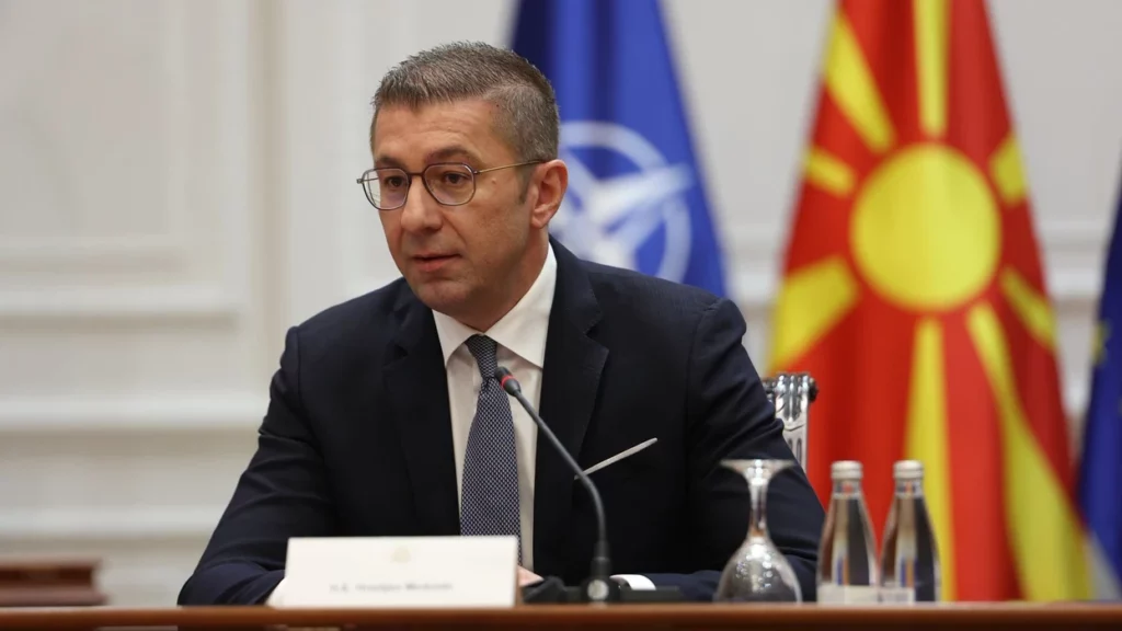 mickoski mbetemi plotesisht te angazhuar me bashkimin evropian politikisht ekonomikisht dhe strategjikisht 69e66cb51e241