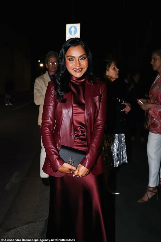 mindy kaling mahnit me transformimin fizik ne eventin e ralph lauren ne milano 69e7eefc4c92b