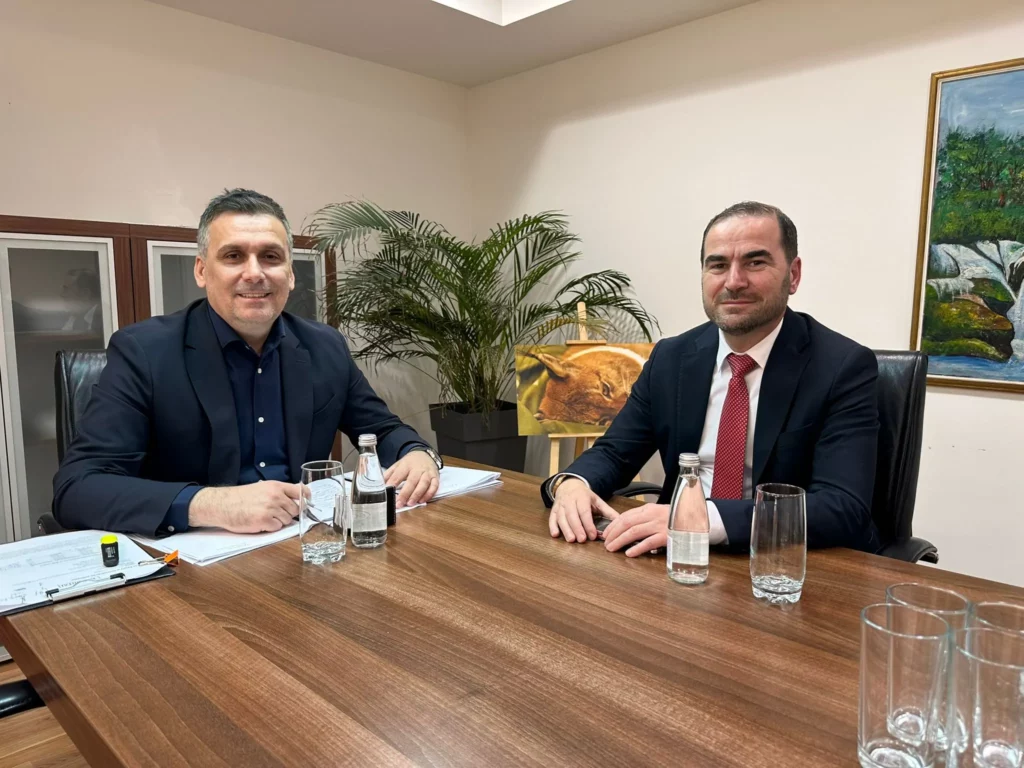 Ministri Hoxha priti në takim kryetarin e Studeniçanit, në fokus bashkëpunimi për të mirën e qytetarëve 3 ministri hoxha priti ne takim kryetarin e studenicanit ne fokus bashkepunimi per te miren e qytetareve 69d93dacc0057