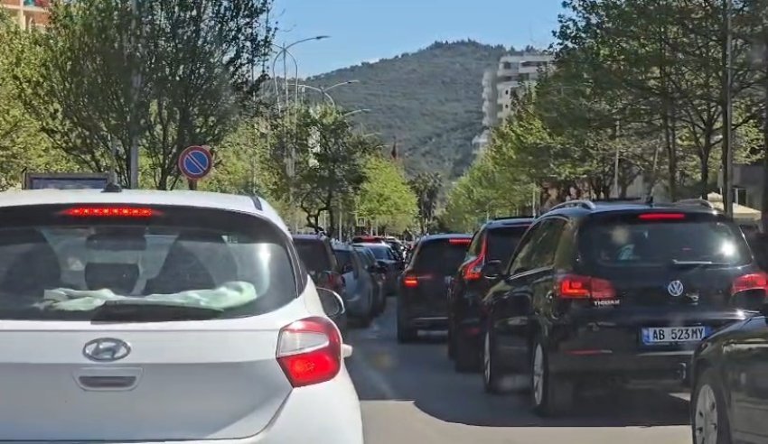 moti i mire vlora mbushet me turiste ende pa nisur sezoni 69d264e63a991