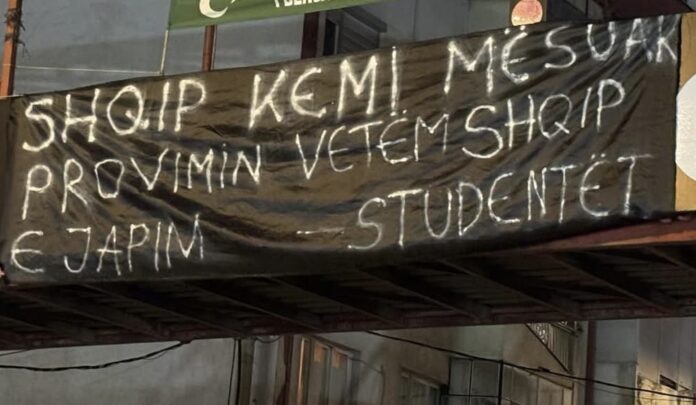 Një zë studentor godet partitë shqiptare: Rrini largë, s’keni bërë asgjë! 7 nje ze studentor godet partite shqiptare rrini large skeni bere asgje 69d2198e5e1a5